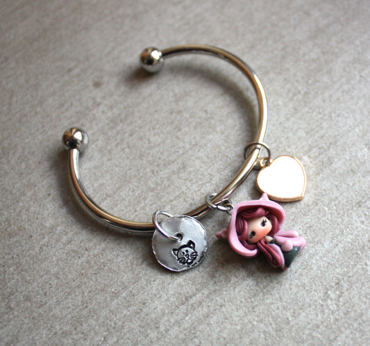 Stainless steel bangle bracelet with cat doll and engraved charm
