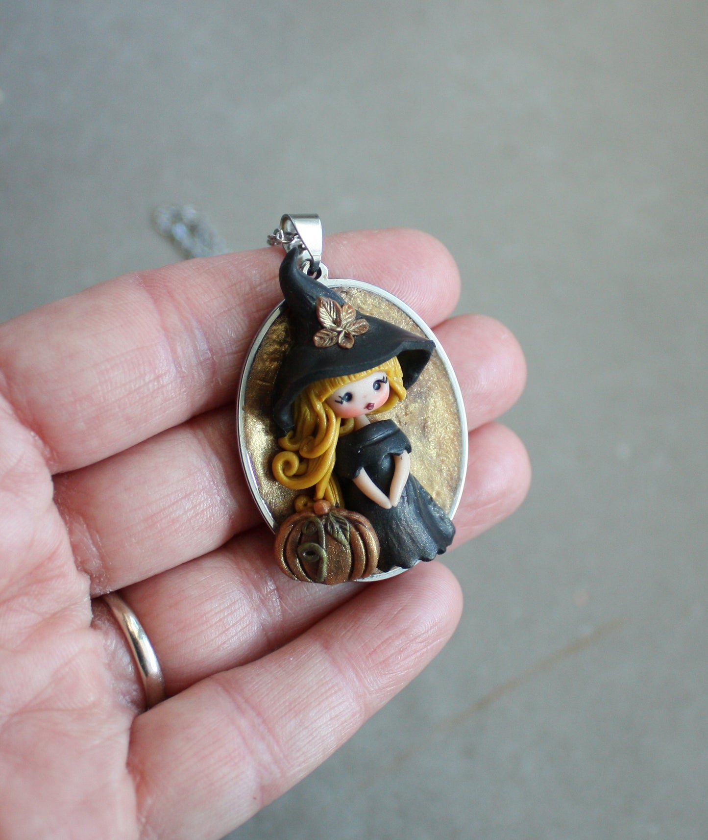 Collana in acciaio inox con streghetta