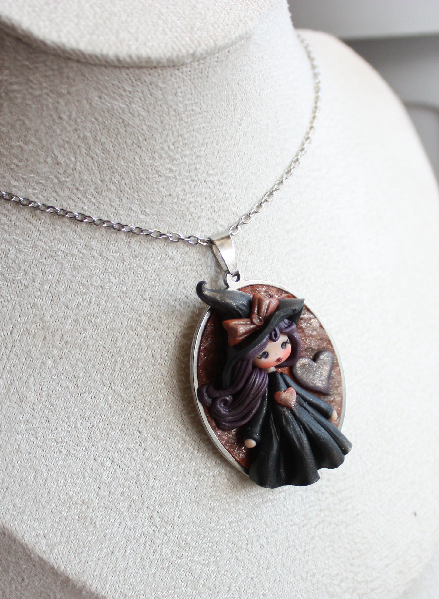 Collana in acciaio inox con piccola streghetta in fimo II