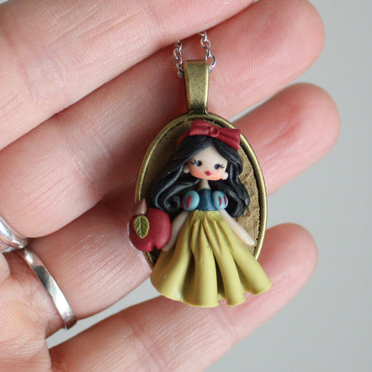 Collana Artigianale Biancaneve in Pasta Polimerica e Acciaio | Zingara Creativa