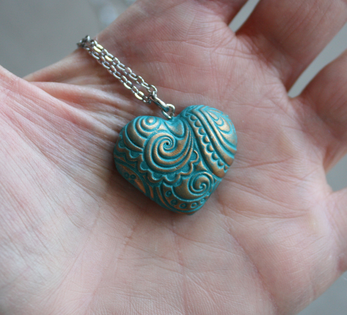 Collana con ciondolo in pasta polimerica verde teal