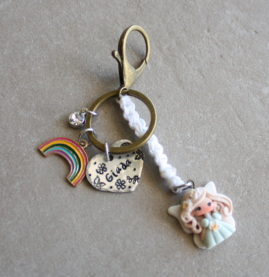 Portachiavi con fatina e cuore inciso – Macramè artigianale