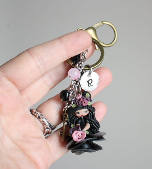 Portachiavi macramè con Ninfetta e lettera incisa