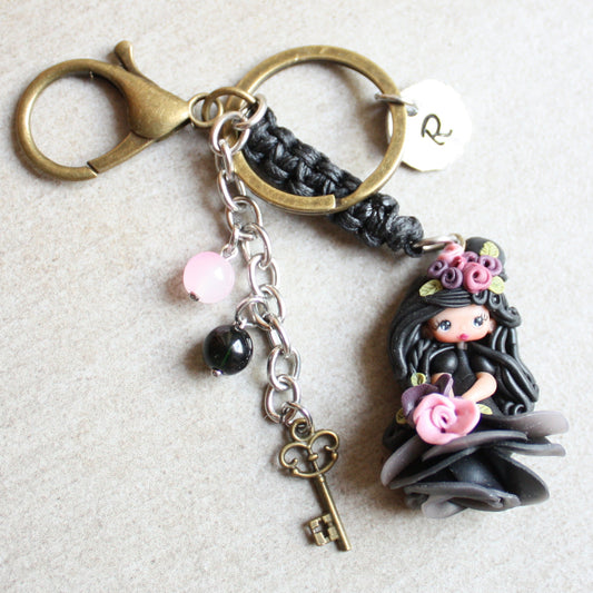 Portachiavi macramè con Ninfetta e lettera incisa