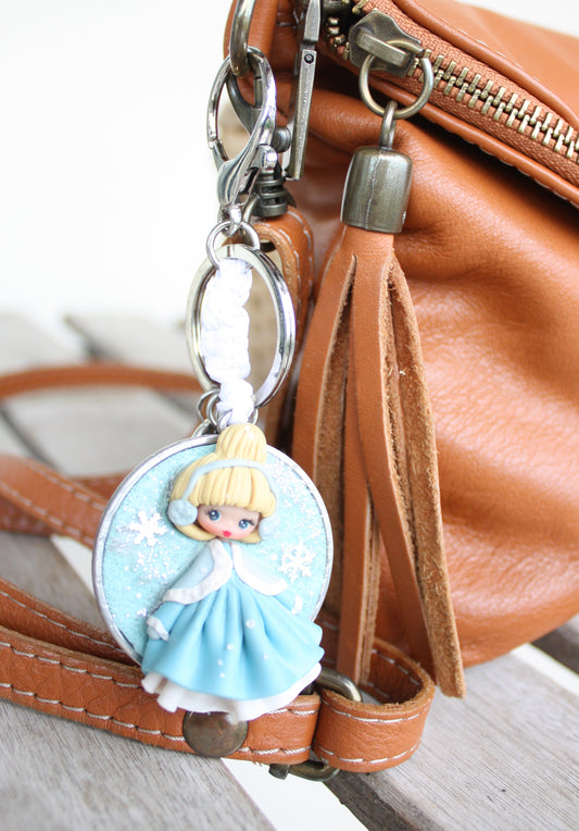 Bag charm con Cenerentola – personalizzabile con iniziale