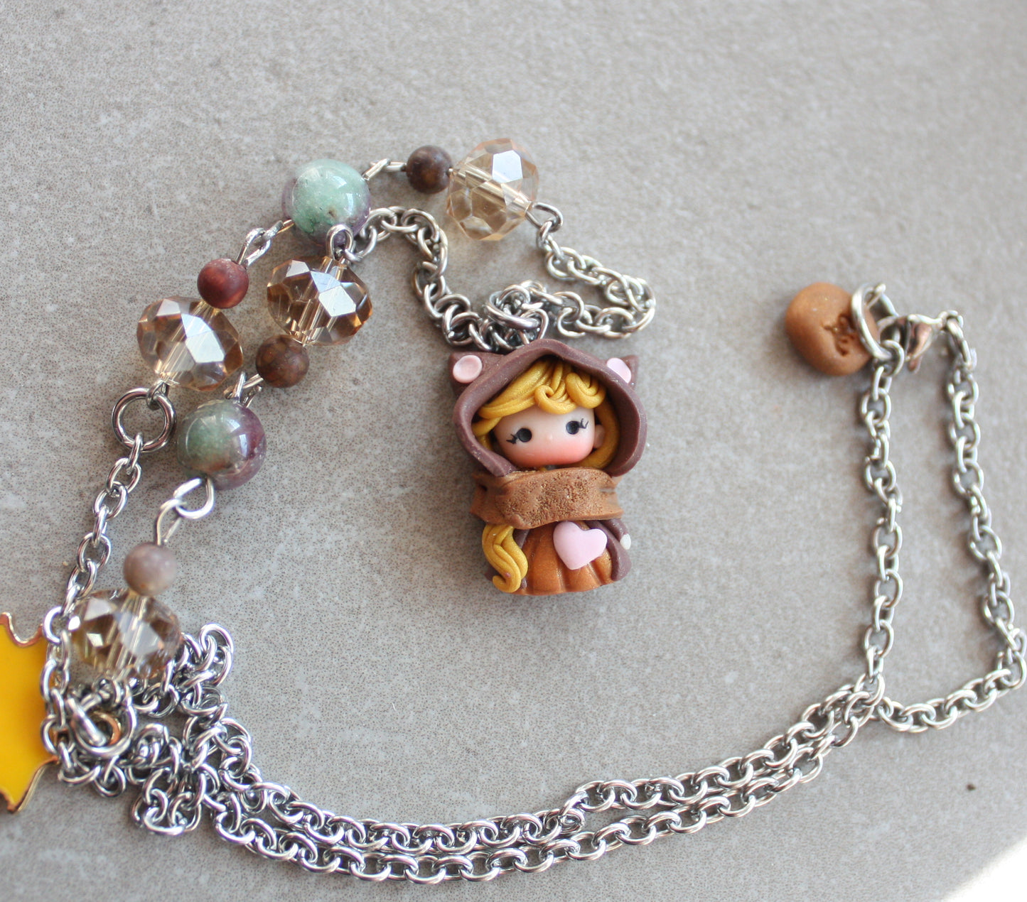 Collana in acciaio inox con cat doll, cristalli e pietre dure