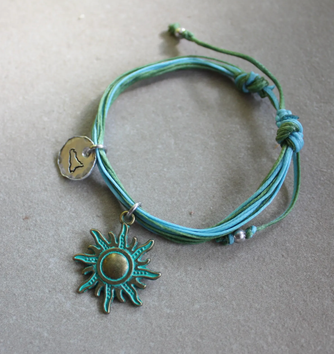 Sicilian Macramé Bracelet with Hand-Engraved Sicily Charm – 100% Handmade