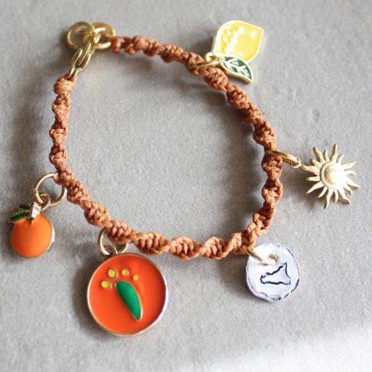 bracciale marrone sicilia con ciondoli smaltati e sicilia incisa a mano