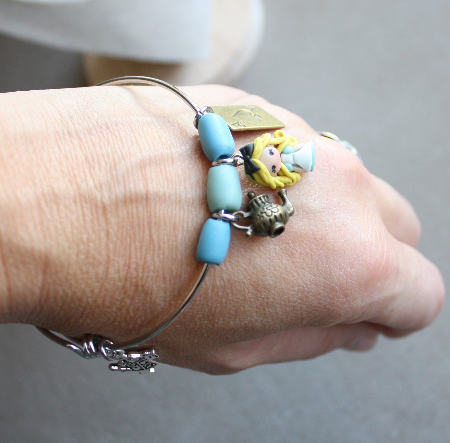 Bracciale Alice in Wonderland – Bangle in acciaio inox