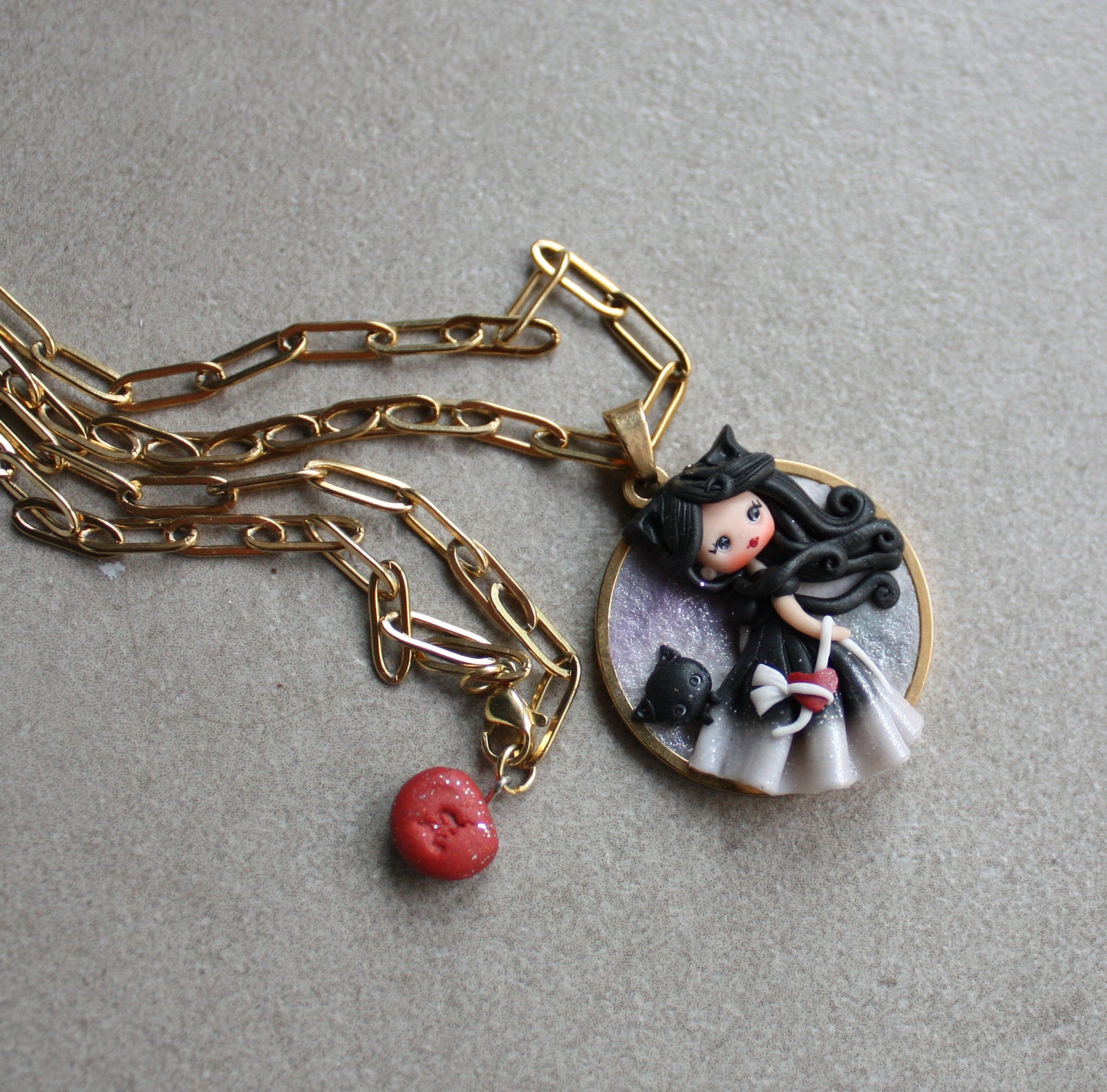 Collana in acciaio inox dorato con cammeo e cat doll