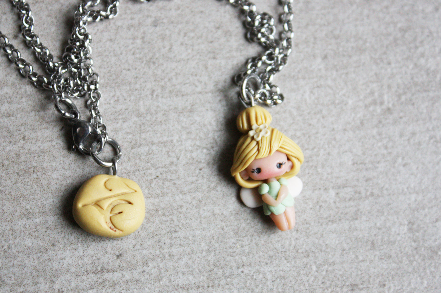 Necklace with trilly and letter