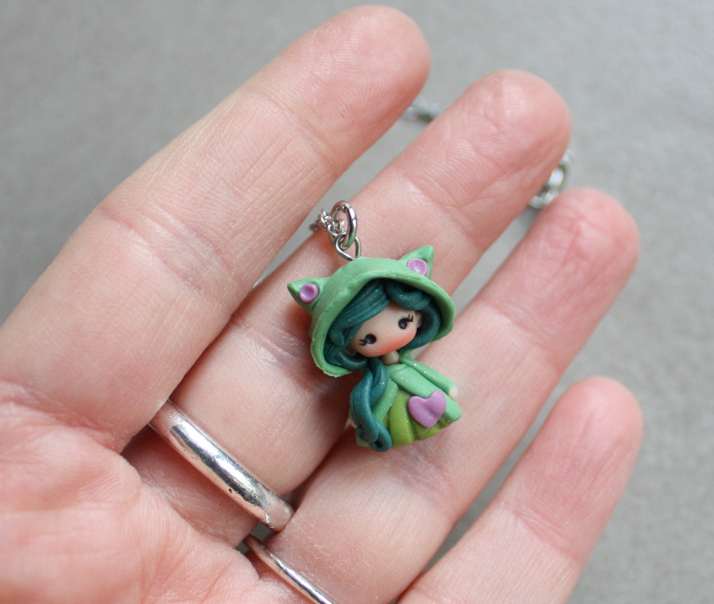 Collana in acciaio inox con cat doll in fimo modellata a mano II