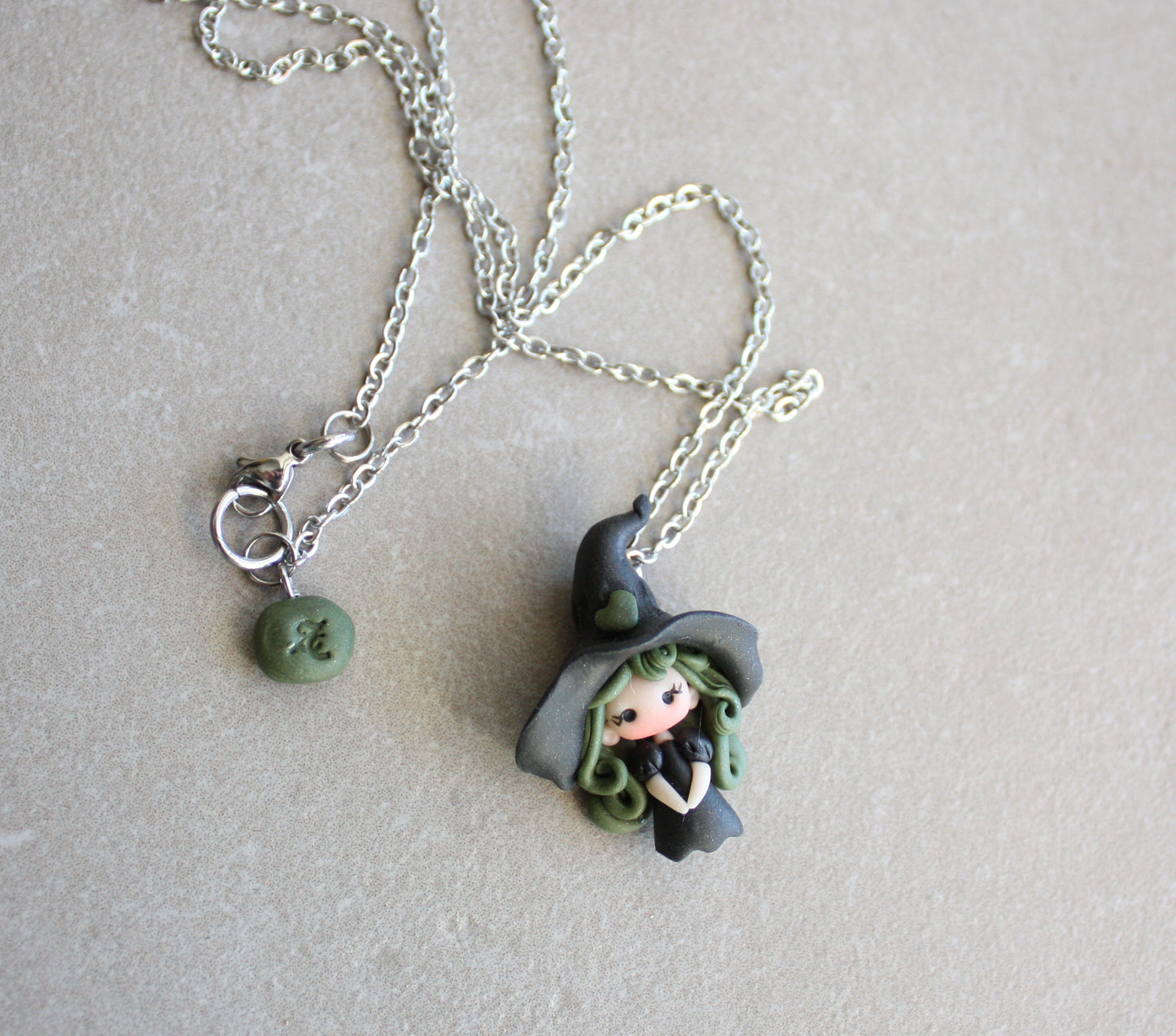 Collana piccola streghetta