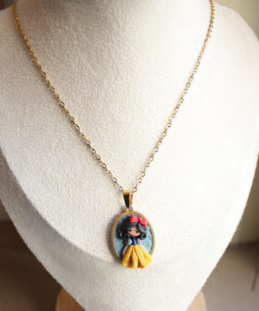 Collana in acciaio inox dorato con cammeo Biancaneve II