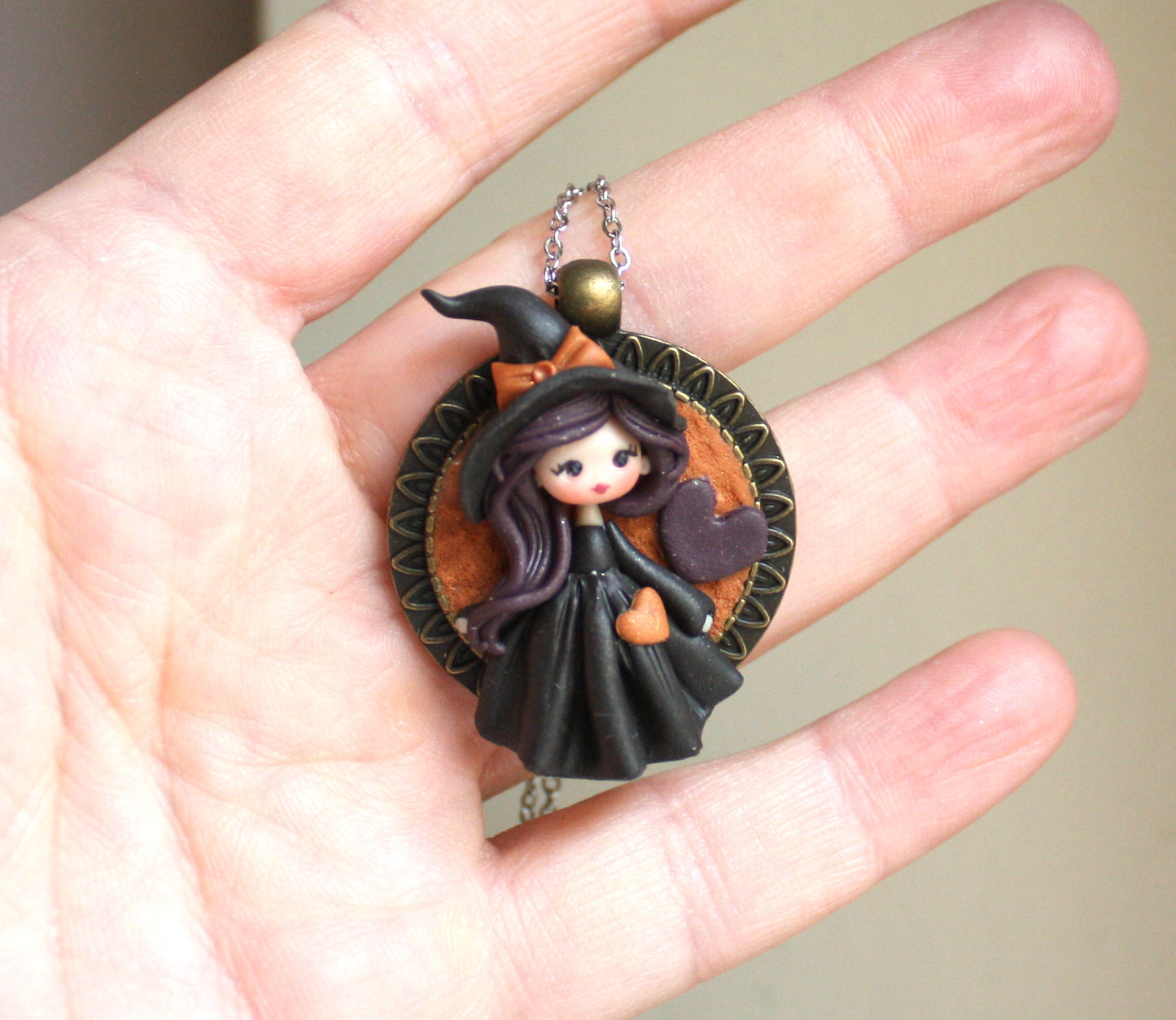 Collana in acciaio inox con piccola streghetta in fimo V