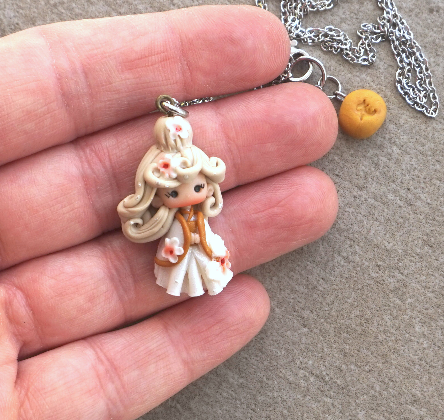 Collana con Geisha in fimo e catena in acciaio inox