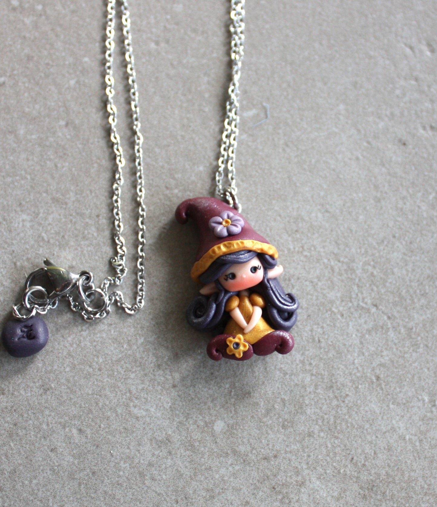 Collana in acciaio inox con piccola gnoma in fimo