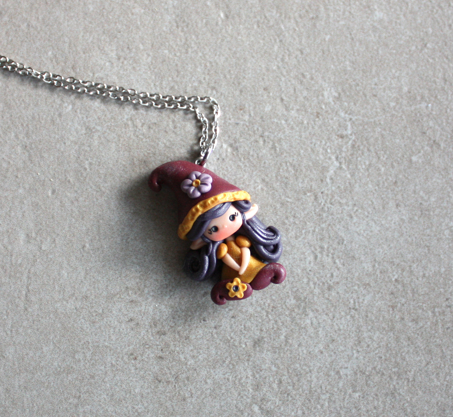 Collana in acciaio inox con piccola gnoma in fimo