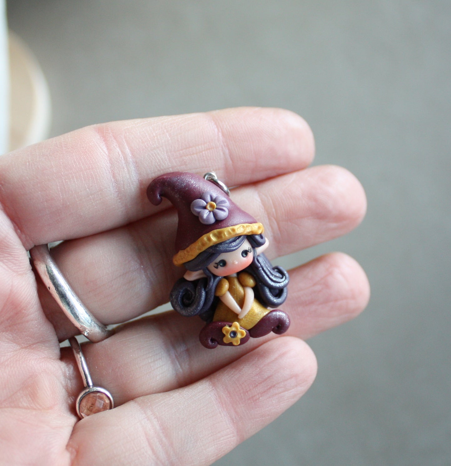 Collana in acciaio inox con piccola gnoma in fimo