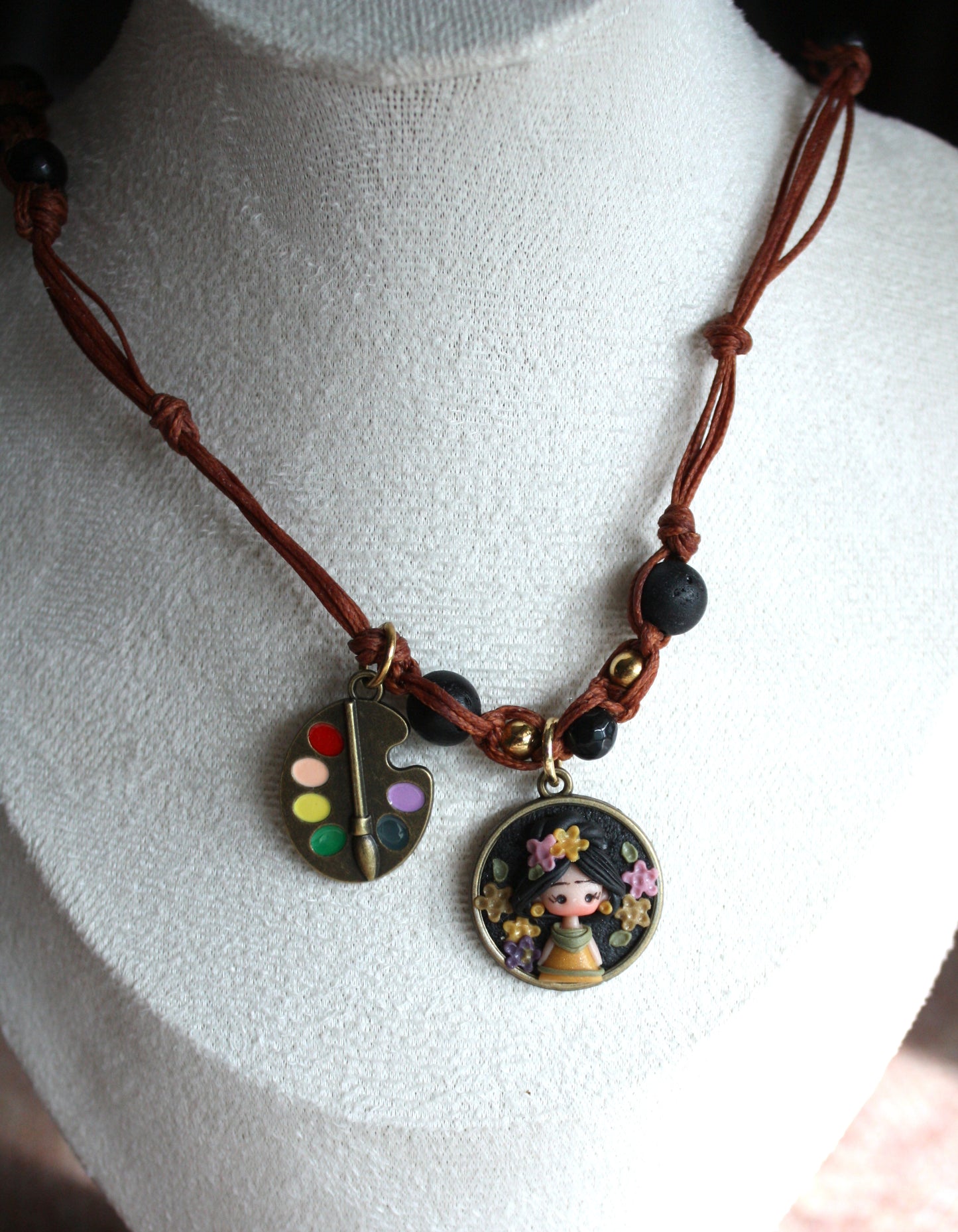 Cord necklace with Frida charm and black gemstones