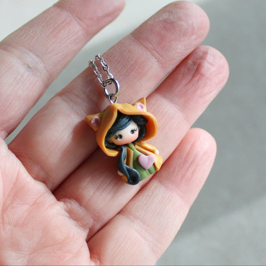 Collana in acciaio inox con cat doll in fimo modellata a mano III