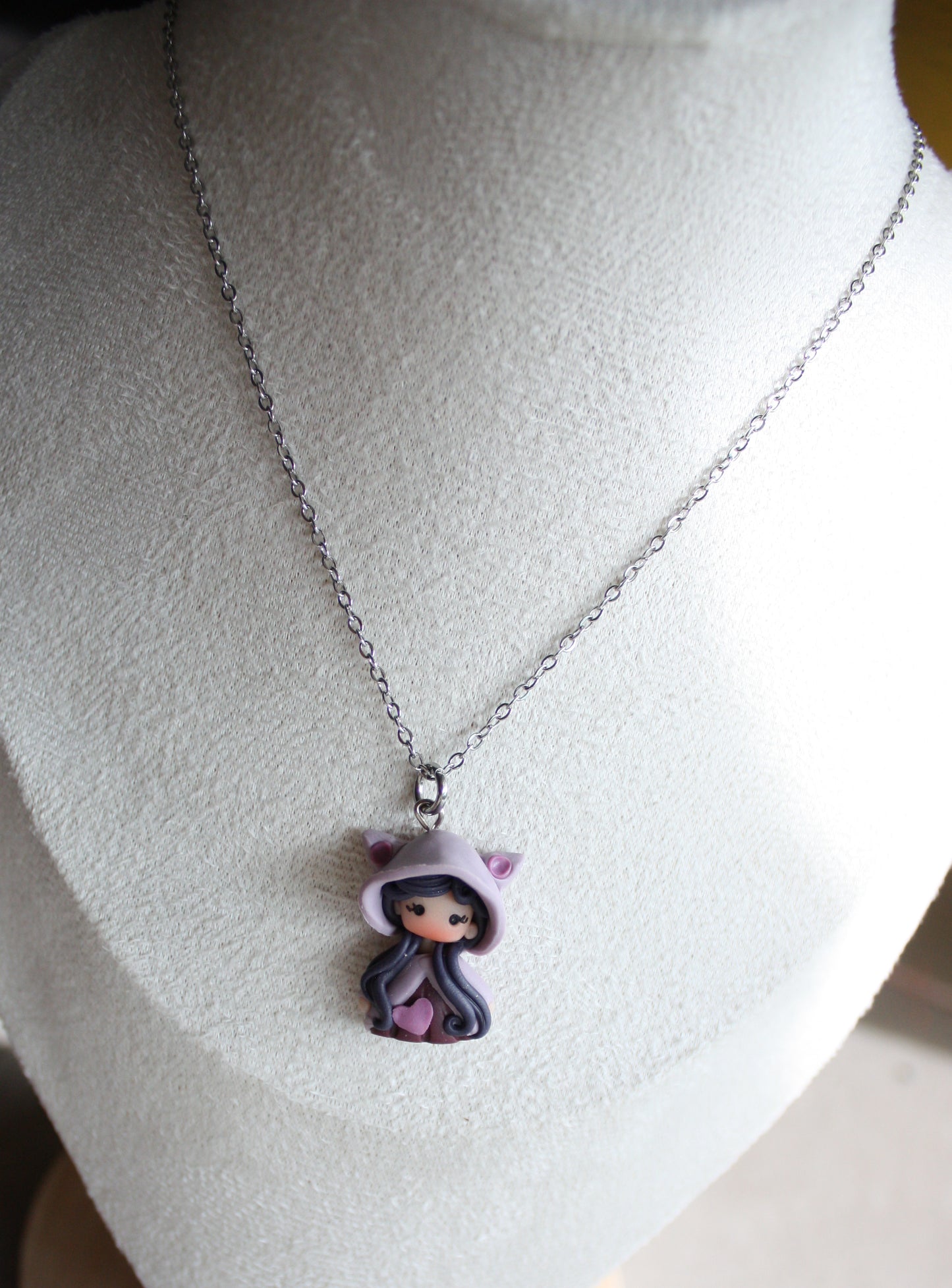 Collana in acciaio inox con cat doll in fimo modellata a mano IV