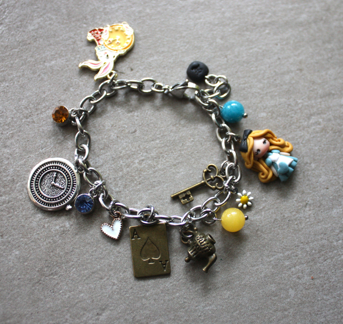 Bracciale multicharms in acciaio inox con Alice in fimo