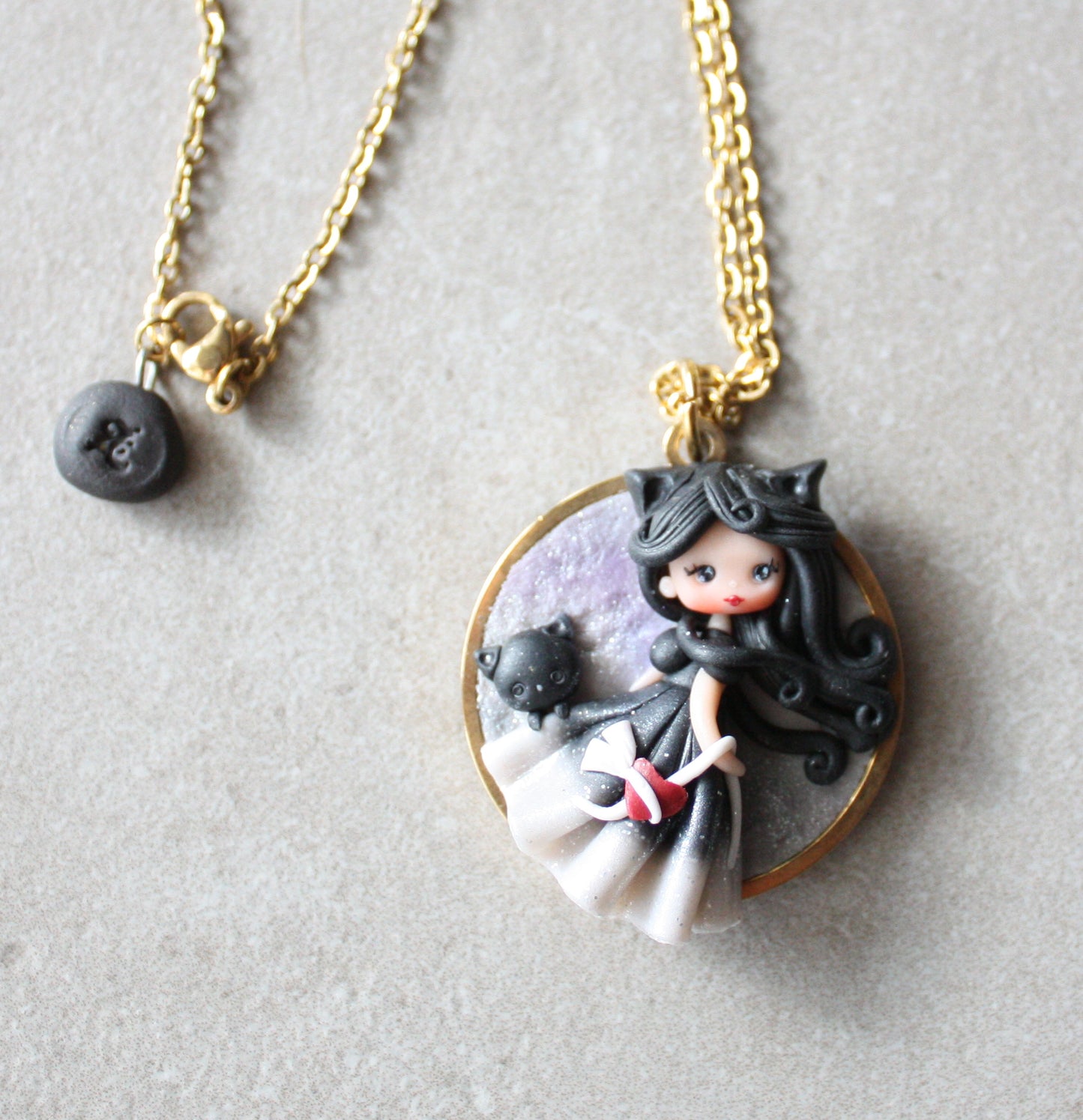 Collana in acciaio inox dorato con cammeo e cat doll