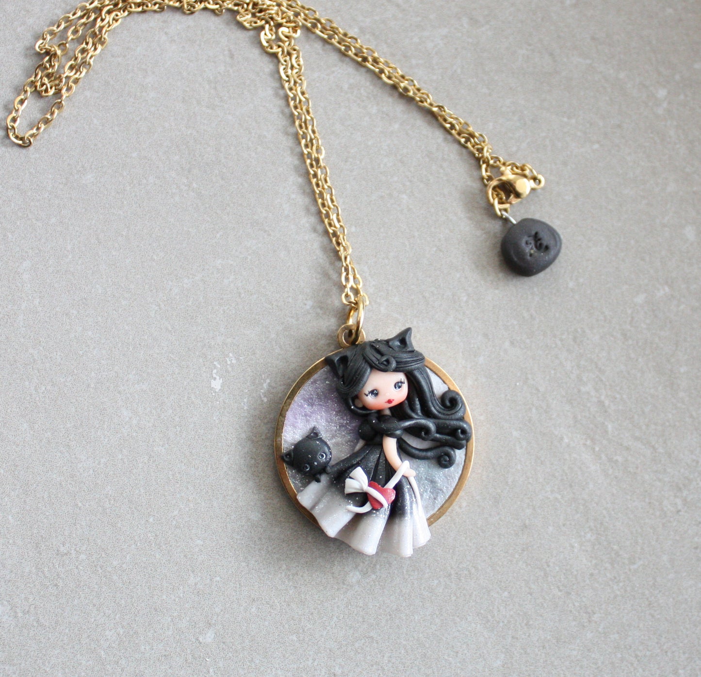 Collana in acciaio inox dorato con cammeo e cat doll