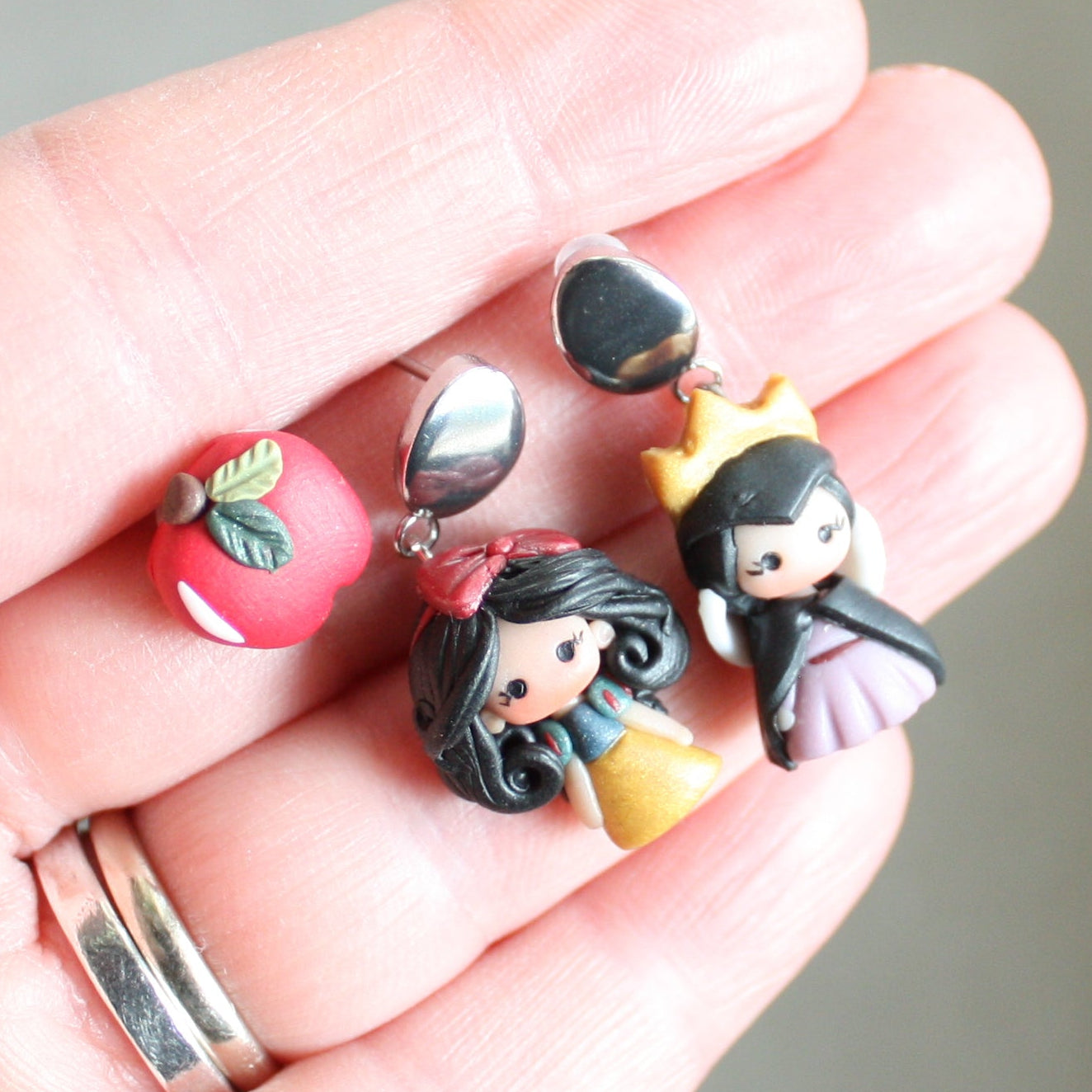 Orecchini asimmetrici Biancaneve – set da 3 in acciaio inox