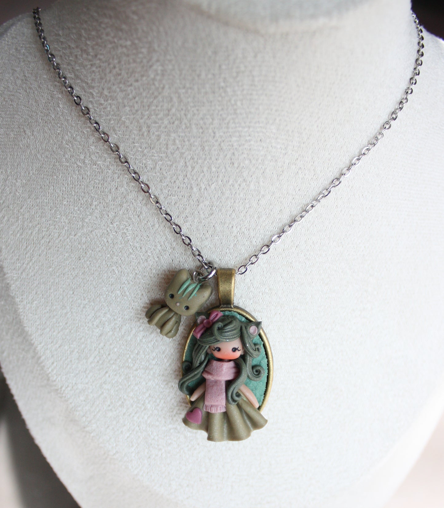 Collana in acciaio inox con cat doll in fimo e gattino