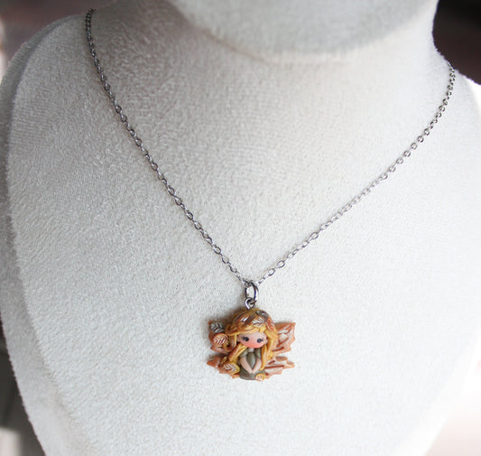 Collana in acciaio inox con fatina d’autunno in fimo