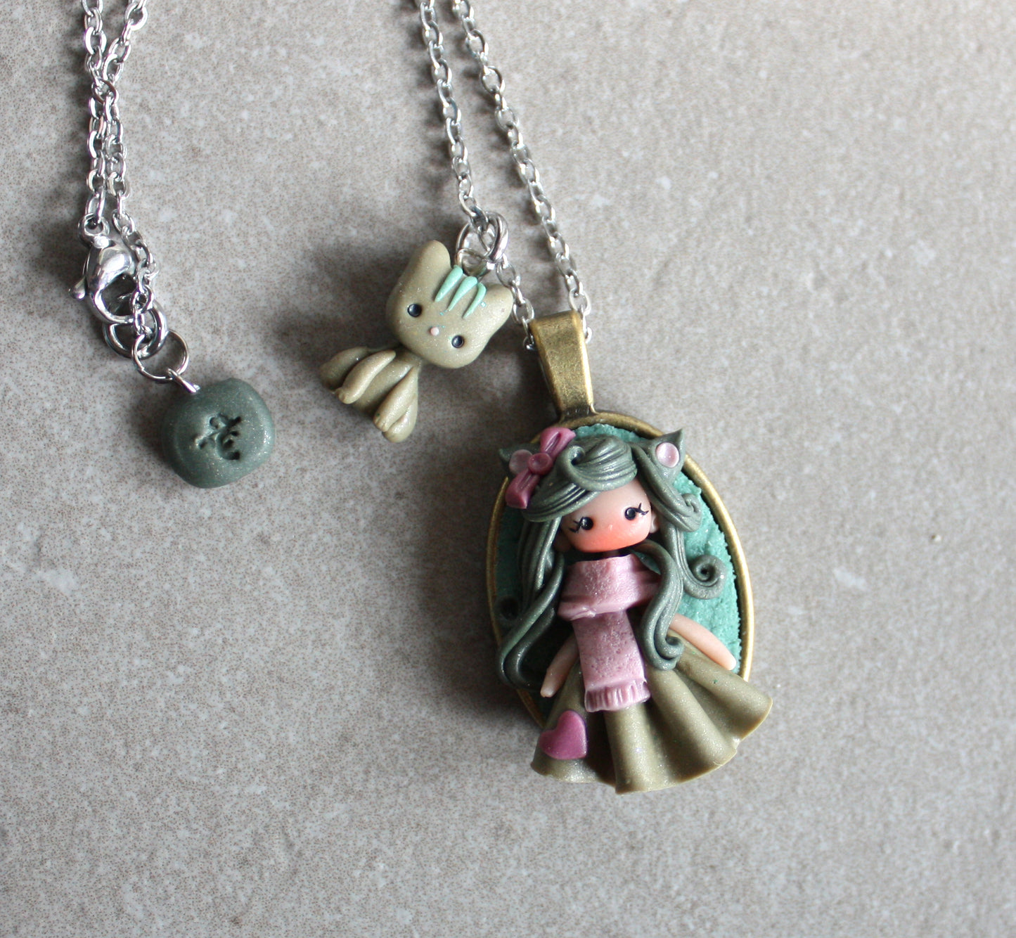 Collana in acciaio inox con cat doll in fimo e gattino