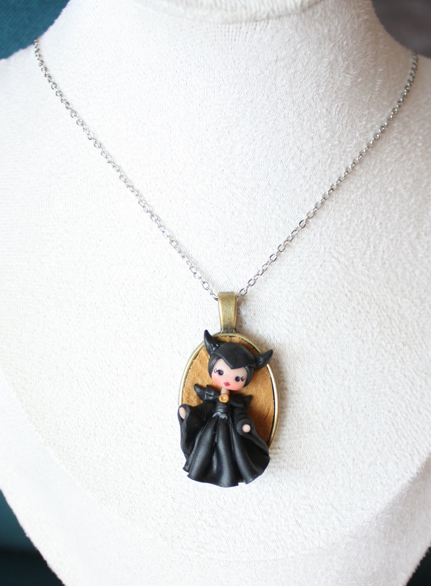 Collana cammeo Malefica