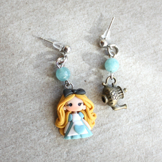 orecchini in acciaio inox con piccola Alice