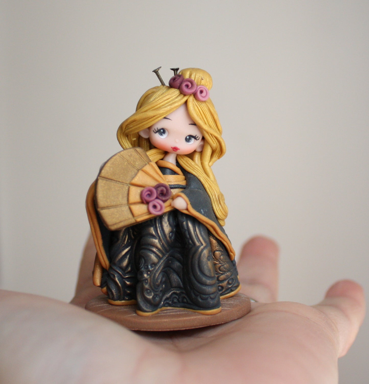 Geisha figurine