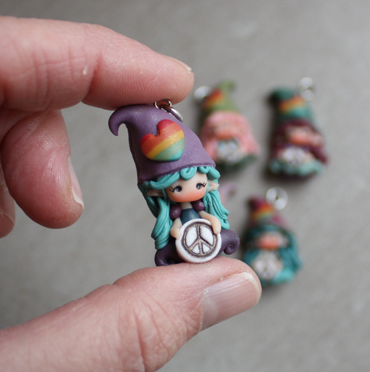 ciondolo gnoma della pace