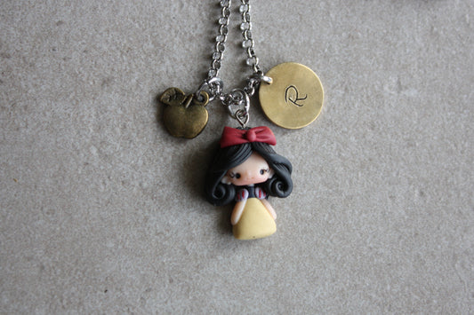 Snowwhite necklace with letter