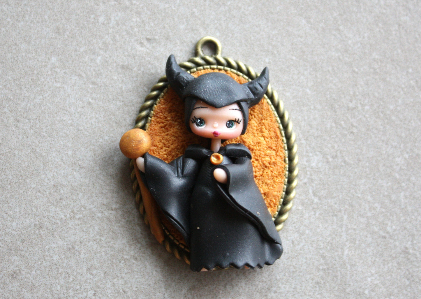 Malefica- bambolina in fimo 2