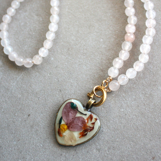 Collana pietre bianche e cuore
