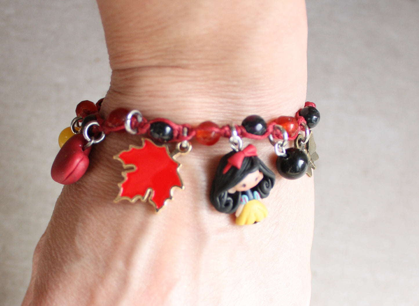 Bracciale macramè Biancaneve