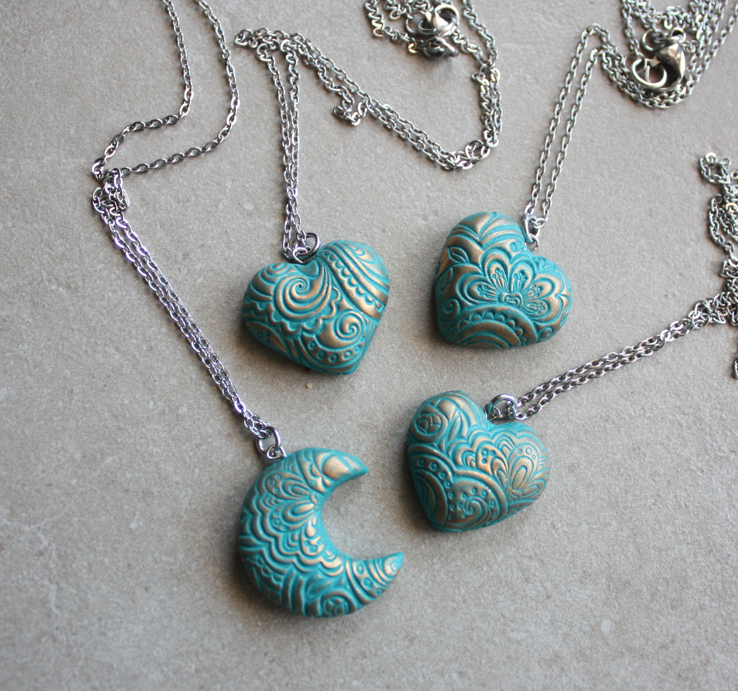 Collana con ciondolo in pasta polimerica verde teal