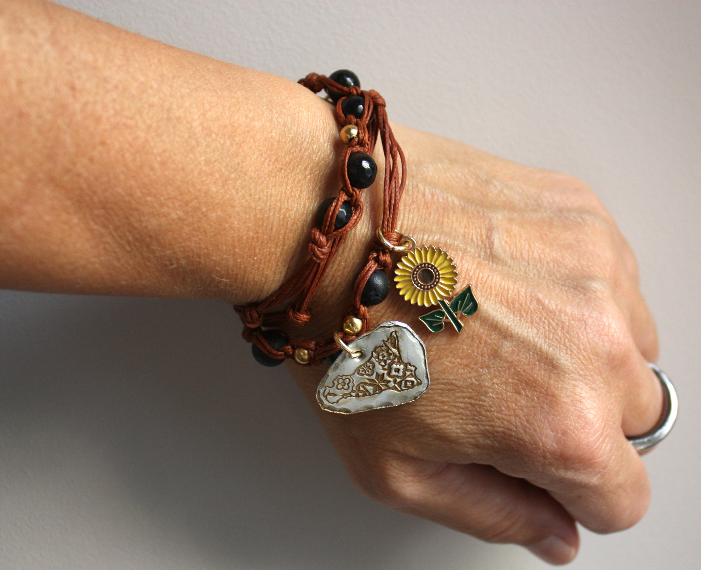 Short necklace, also wearable as a bracelet.