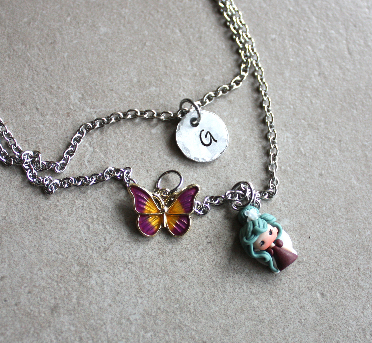 Collana a doppio filo in acciaio inox con lettera e fatina