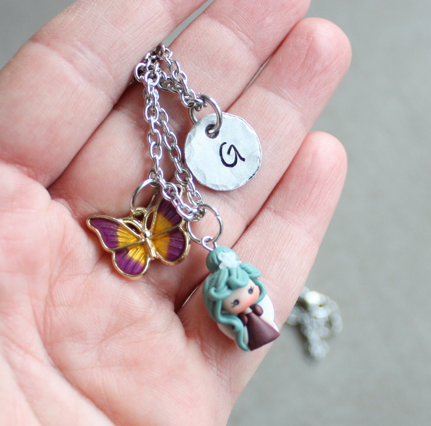 Collana a doppio filo in acciaio inox con lettera e fatina