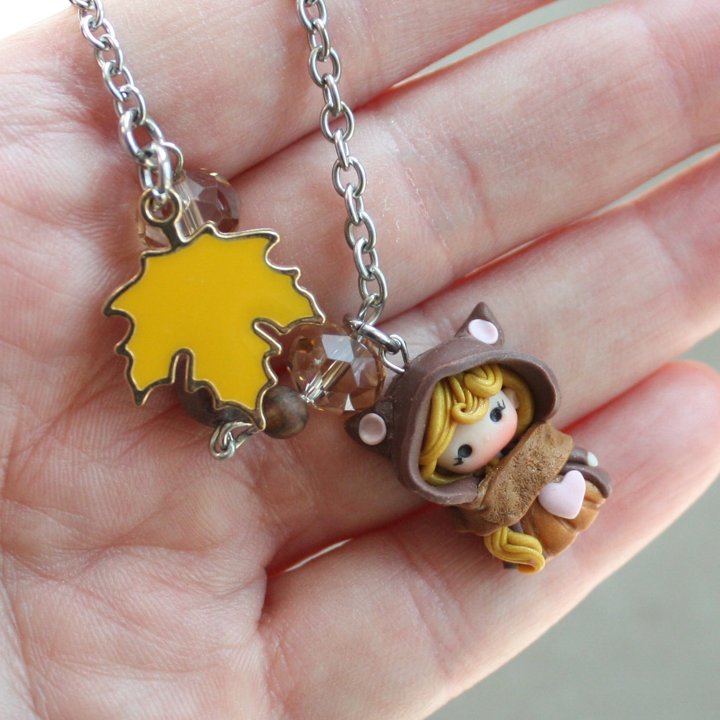 Collana in acciaio inox con cat doll, cristalli e pietre dure