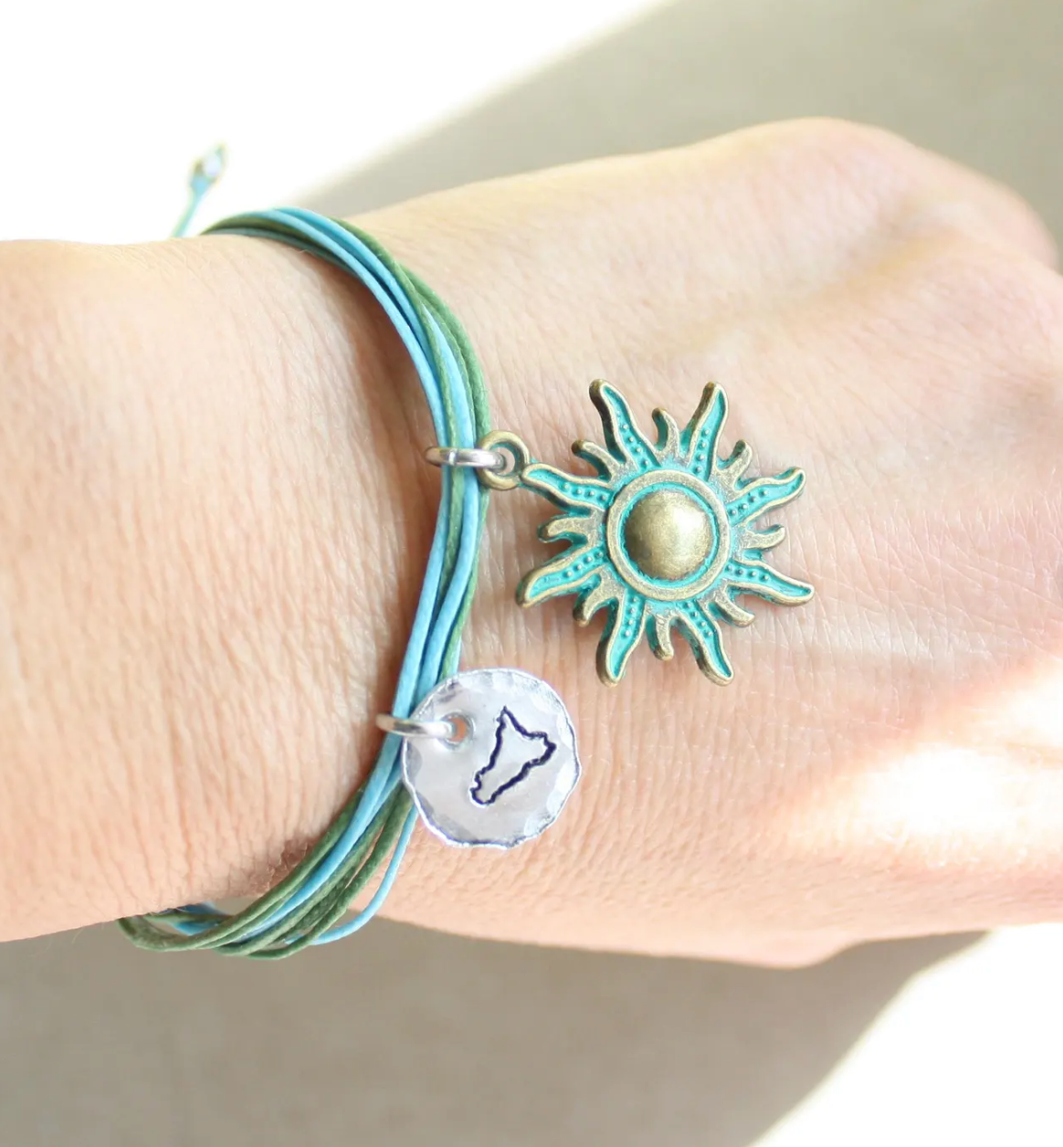 Sicilian Macramé Bracelet with Hand-Engraved Sicily Charm – 100% Handmade