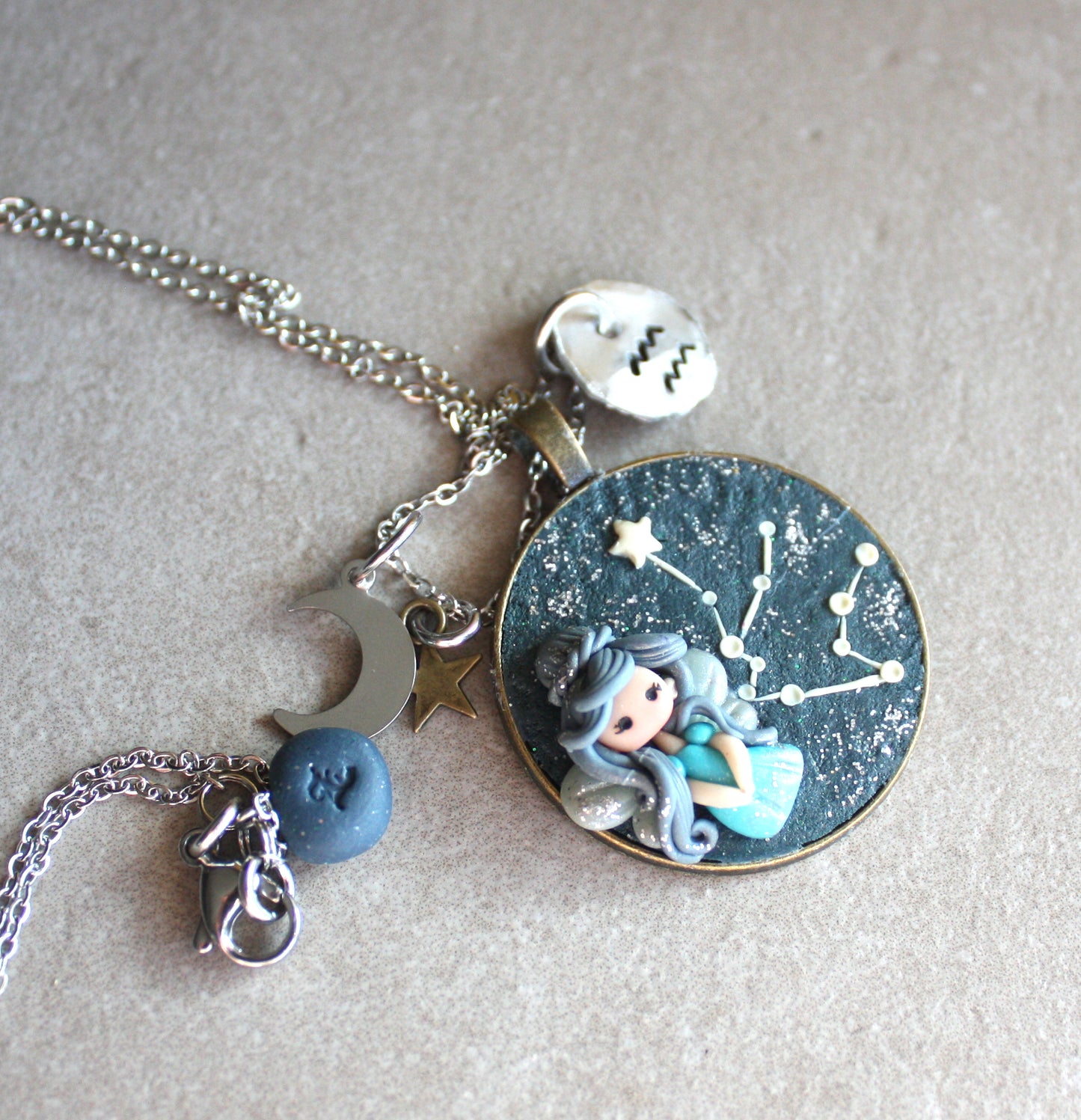 Collana Zodiacale Acquario – Fatina Costellazione e Simbolo Inciso