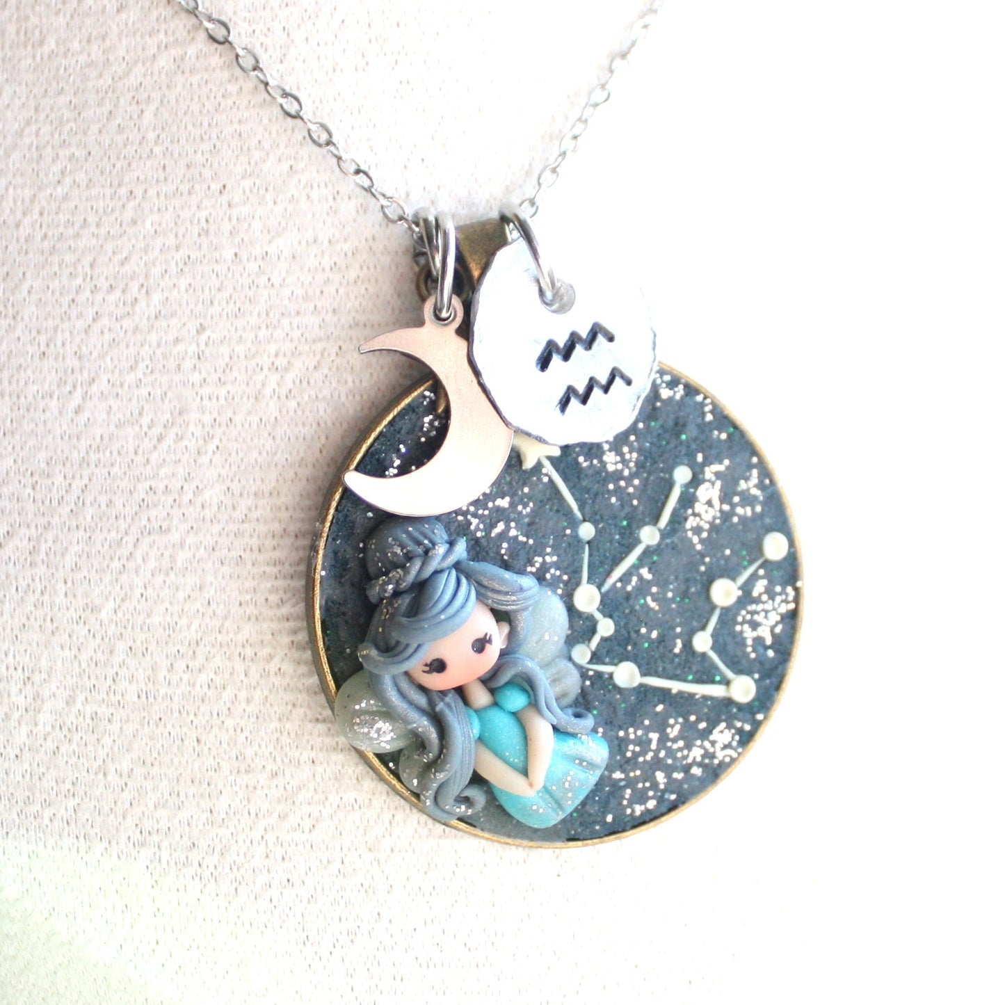 Collana Zodiacale Acquario – Fatina Costellazione e Simbolo Inciso