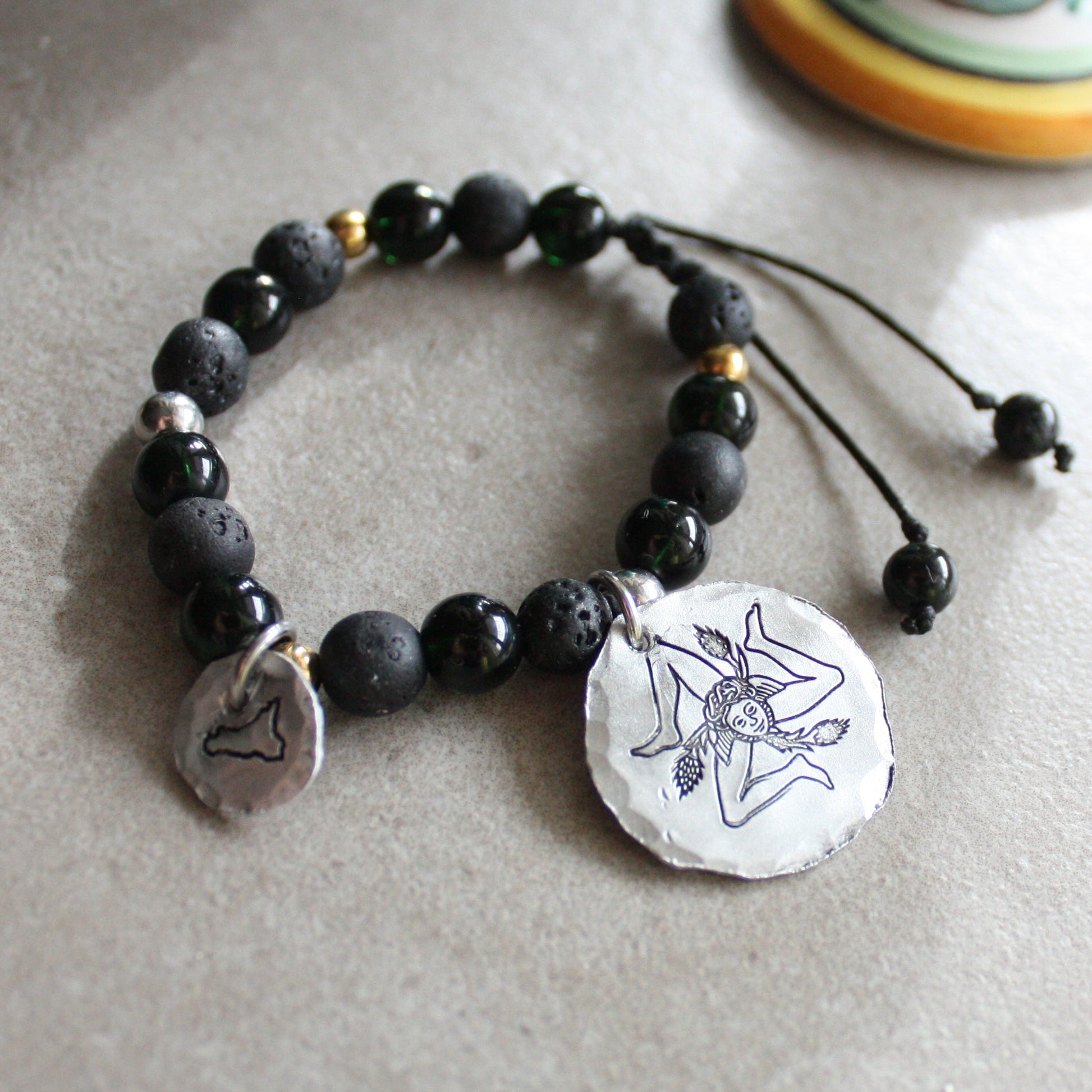 bracciale nero sicilia macramè, perline acciaio inox  e pietra lavica